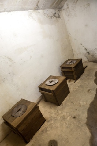 Toilettenanlage im Bunkersystem