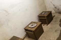 Toilettenanlage im Bunkersystem