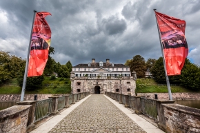 Zugang zur Schloss- und Burganlage mit der Brücke über den Schlossgraben