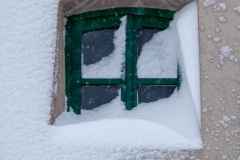 Fenster im Schnee